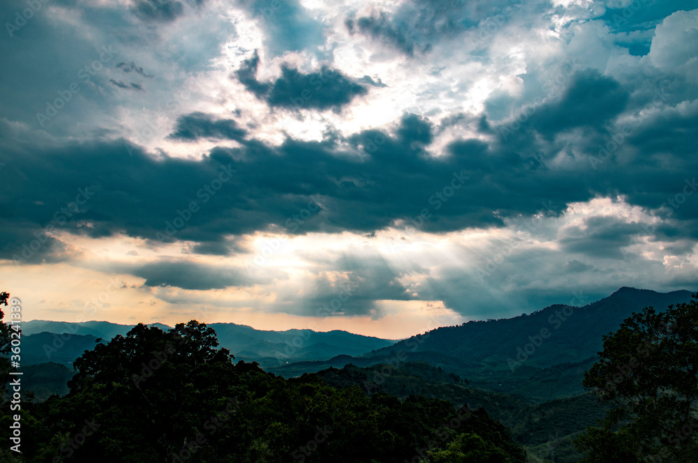 Fototapeta premium The sun shines through the clouds after rain