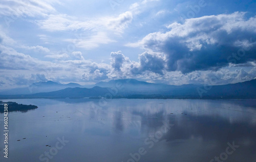 cielo lago © Josué