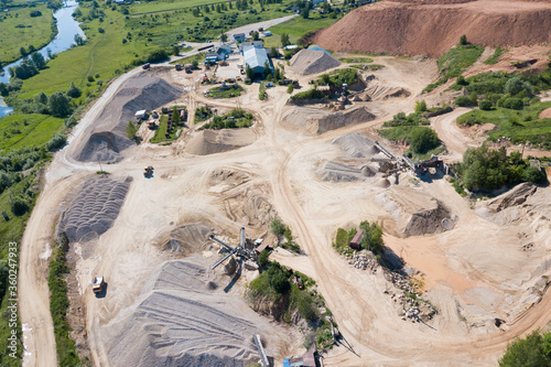 Valokuva Ichalkovsky quarry. Limestone, chalk and gypsum stone mining