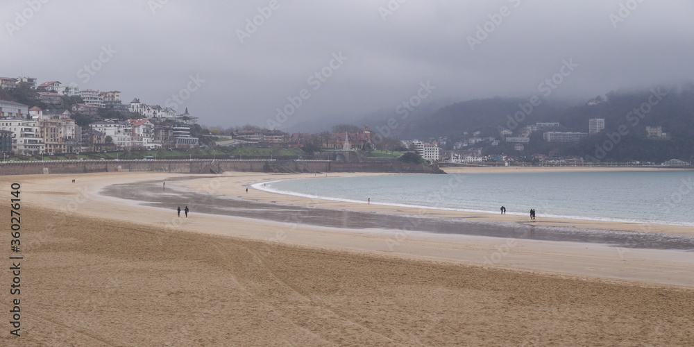 Donostia, Gipuzkoa/Basque Country; Dec. 28, 2018. People strolling at low tide along La Concha beach in Donostia-San Sebastian
