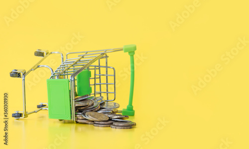 the coin trolley overturned. economic decline concept photo
