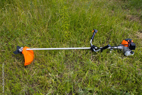 Trimmer brushcutter petrol engine