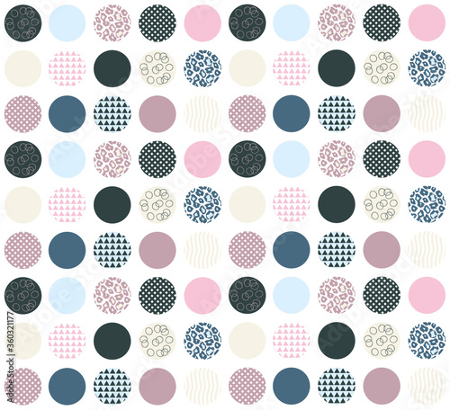 Patchwork Circle Pattern in Grey Pink Blue