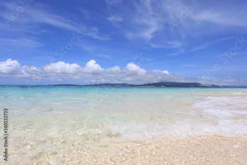 南国沖縄の紺碧の空と夏雲 © sunabesyou