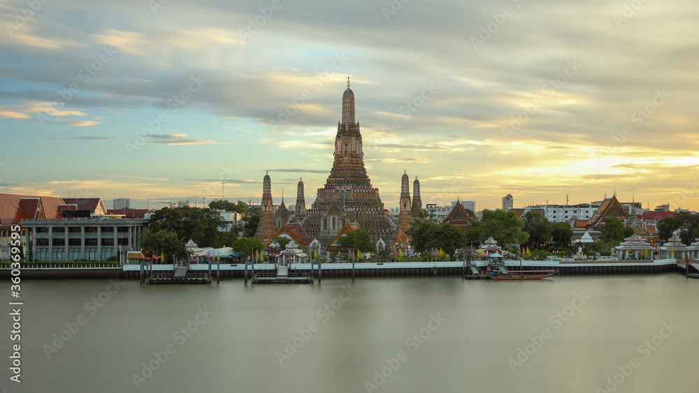 Wat Arun along the Chao Phraya river at dusk (Bangkok, Thailand)