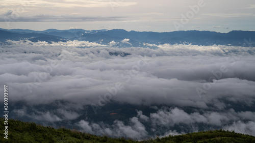 Beautiful clouds on high mountains with beautiful views.