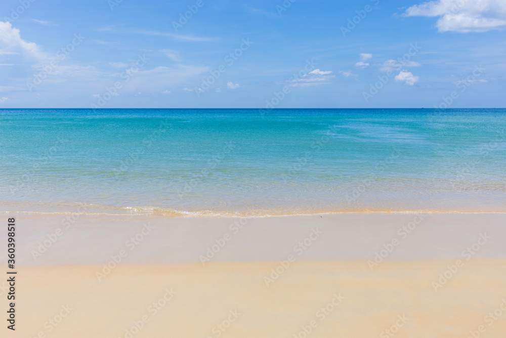 Sea and sky in sunny day