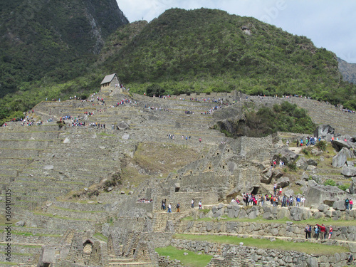 Vista panoramica de salida de las Ruinas de la Ciudadela Sagrada de Macchu Pichu - Cusco Perú. photo