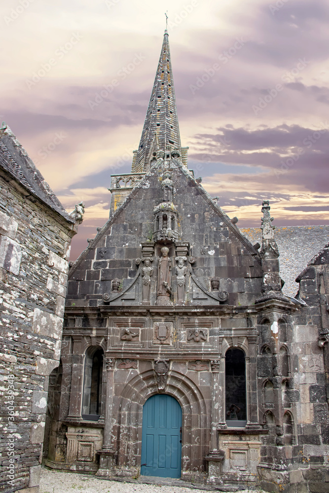 La Martyre. Porte d'entrée de l'église Saint Salomon de l'enclos paroissial. Finistère. Bretagne La Martyre. Porte d'entrée de l'église Saint Salomon de l'enclos paroissial. Finistère. Bretagne