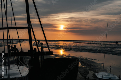 Fototapeta Naklejka Na Ścianę i Meble -  Beautiful sunset view at dawn on sea fisher man boat in Thailand.