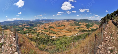 Cairano - Panoramica dal sentiero del castello