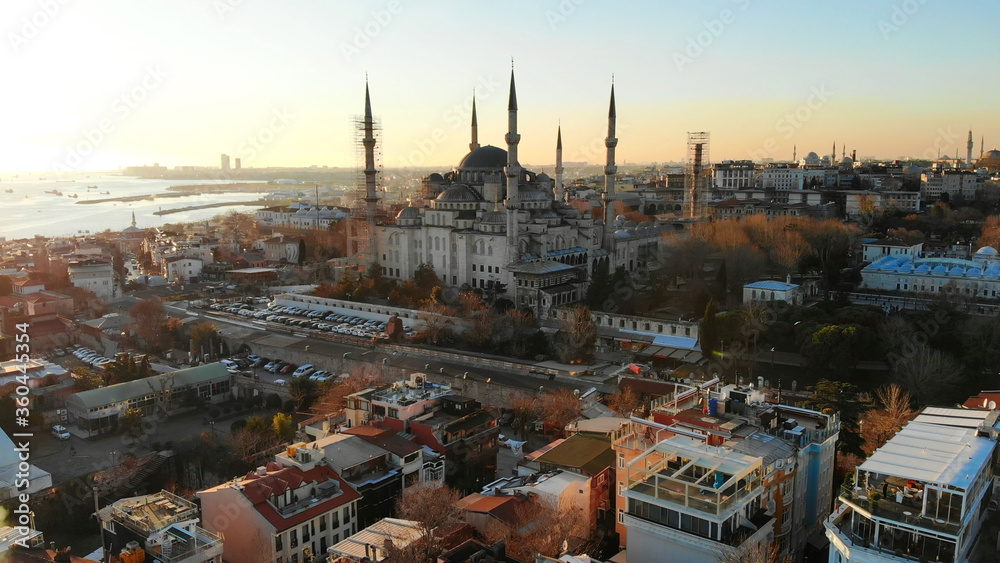 Fototapeta premium Evening aerial panorama of Istanbul overlooking Blue Mosque.