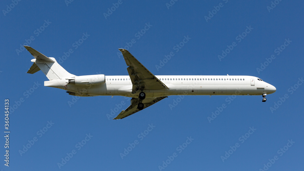 Obraz premium White plane in the sky