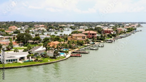 The luxury houses of Belleair next to Clearwater in Tampa, Florida © Andreas