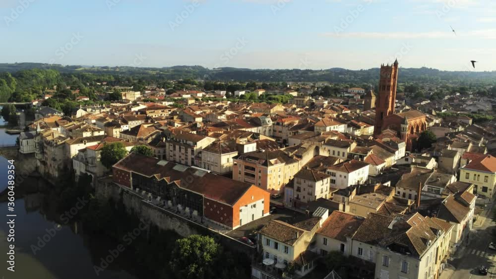 Villeneuve-sur-Lot city center - aerial lateral travelling Villeneuve-sur-Lot city center - aerial lateral travelling