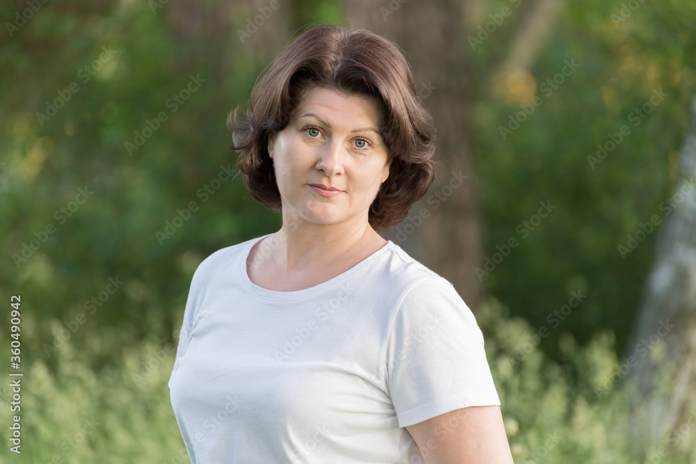 Portrait of fashionable woman in white clothing - Stock Photo [46281011]  - PIXTA