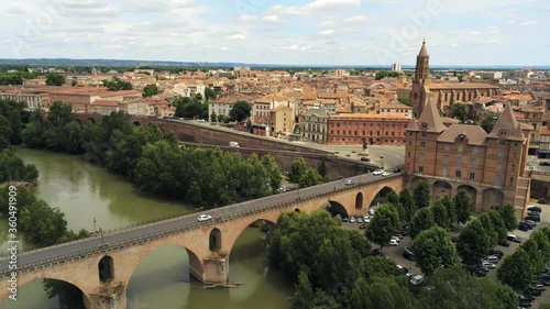 Montauban approach on river and bridge