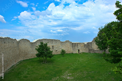 Graswiese im Burghof 