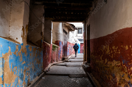 Street scene with wanderer in Fes, Morocco  © Gert-Jan van Vliet