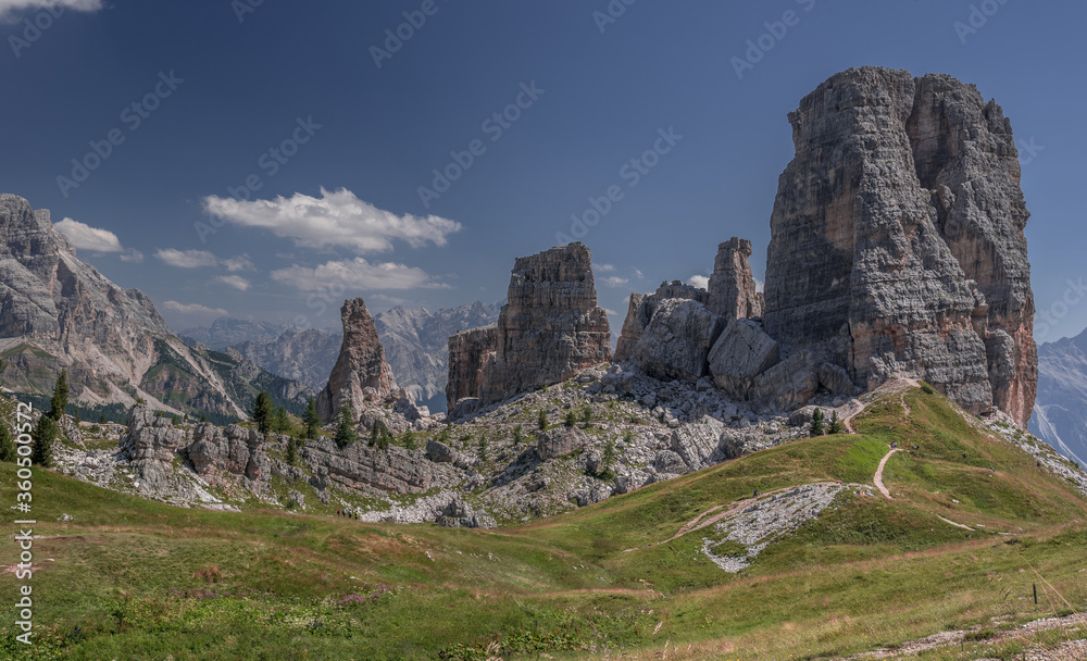 Cinque Torri di Averau with Grande, Seconda, Terza, Quarta and Quinta Torri towers, Nuvolau group, Dolomiti Ampezzane, Eastern Dolomites, Cortina d'Ampezzo, Italy.