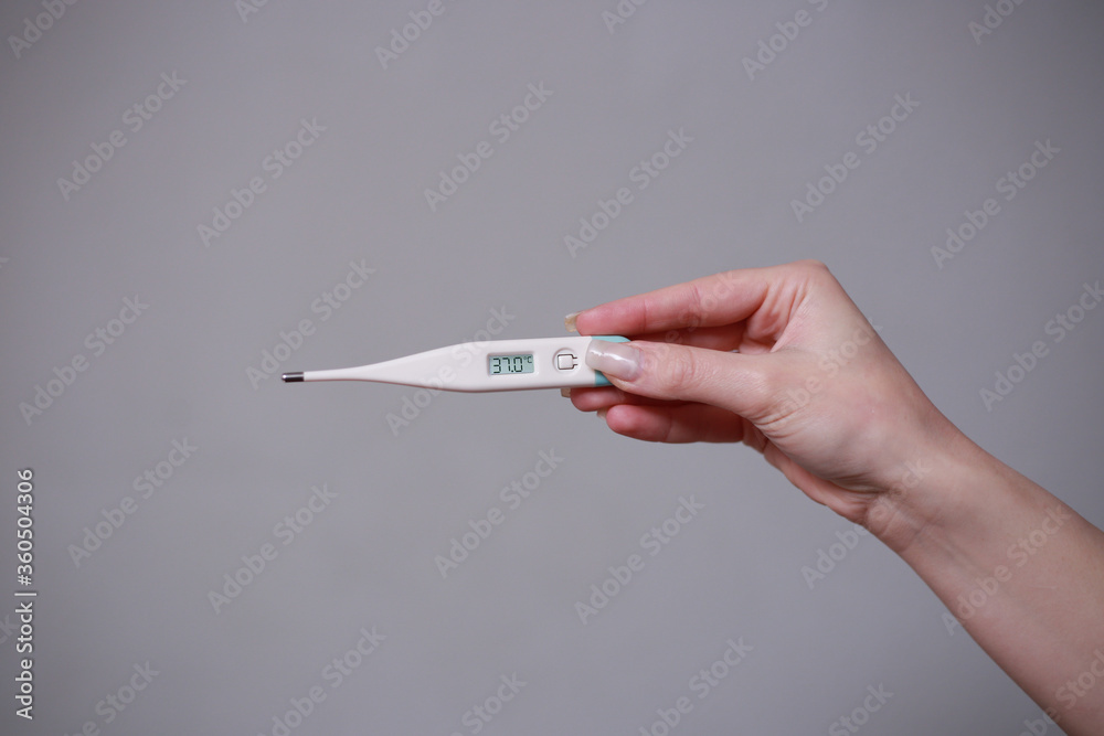 Obraz premium Thermometer in hand
