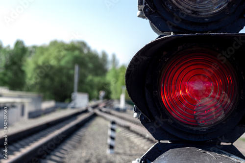 Obraz na plátne A red semaphore and empty railway tracks. Close-up