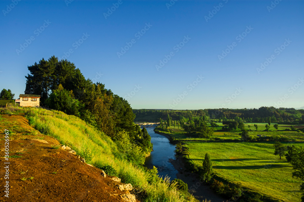Fototapeta premium Paisajes naturaleza arboles rio campo volcanes pastizales cascada de agua Chile cuidad de Mulchen