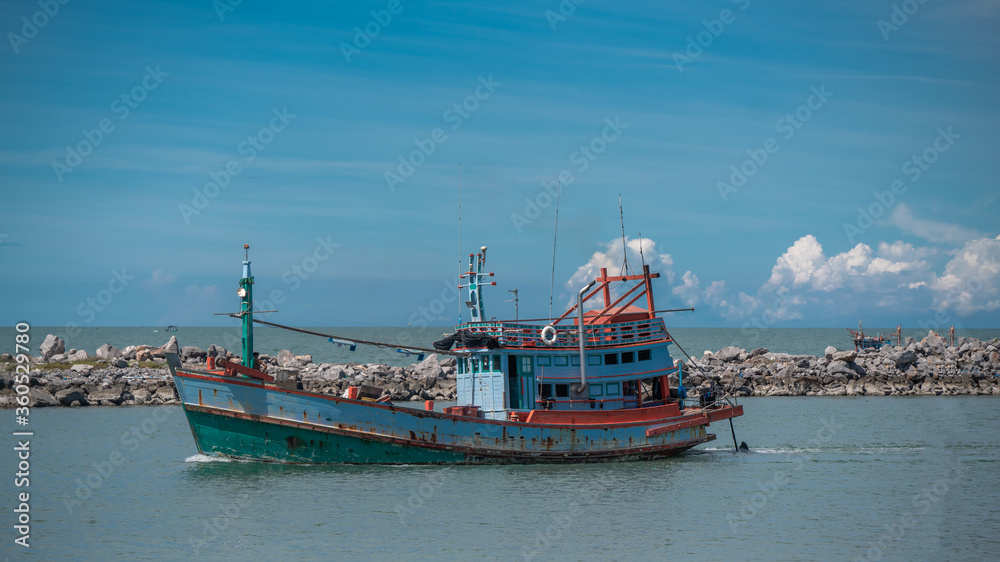 Obraz premium Fishing Boat In The Harbor