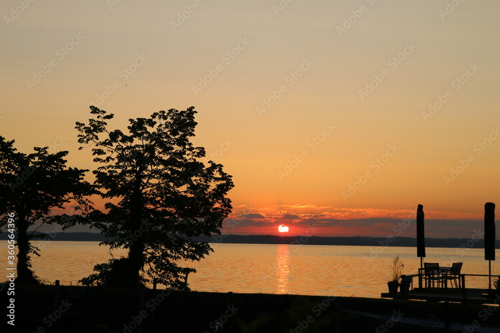 Obraz premium Sonnenaufgang am Chiemsee