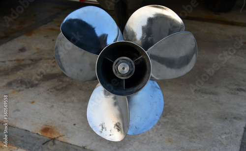 propeller of the fan
