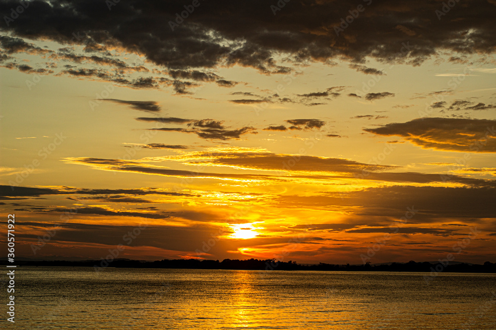 Fototapeta premium Pôr do Sol no Lago Guaíba - (PORTO ALEGRE - BRASIL)