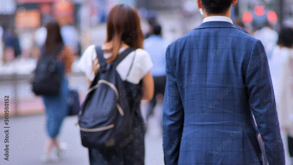 出勤する日本人ビジネスマン 出勤する日本人ビジネスマン