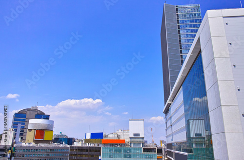 新装した横浜駅西口の景観
