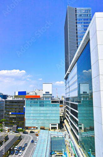 新装した横浜駅西口の景観