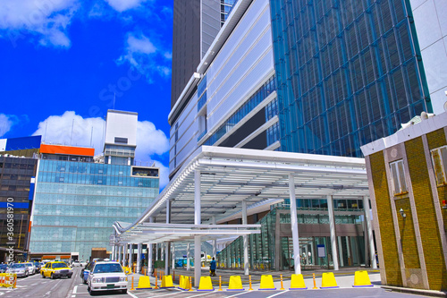 新装した横浜駅西口の景観