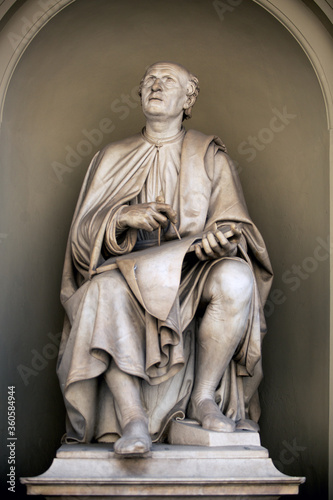 Fotografie Statue of Filippo Brunelleschi, considered to be a founding father of Renaissanc