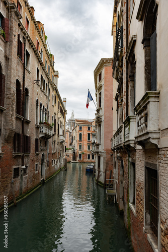Fototapeta Naklejka Na Ścianę i Meble -  Canals of Venice during the day in high resolution, vertical
