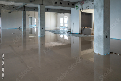 Obraz na płótnie on a construction site the liquid screed was poured on the ground w salonie