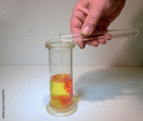 Fényképezés Precipitation reaction where two solutions are mixed din a glass