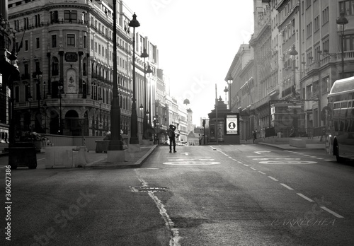Madrid desolada por la pandemia, solo un fotógrafo sale a capturar el momento