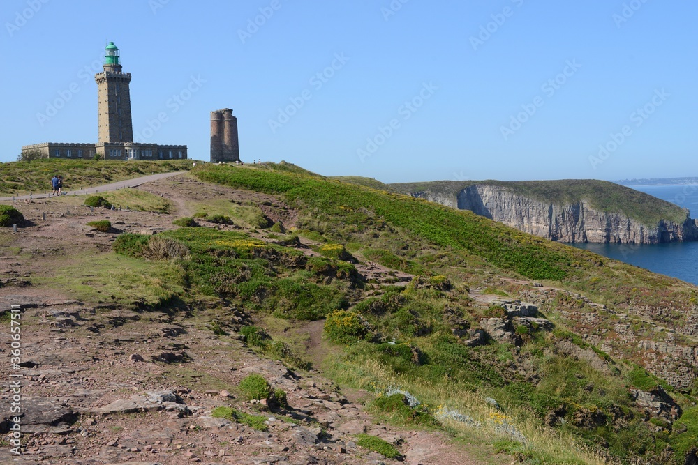 Ancien et nouveaux phare du cap Fréhel dans les Côtes d'Armor en Bretagne Ancien et nouveaux phare du cap Fréhel dans les Côtes d'Armor en Bretagne