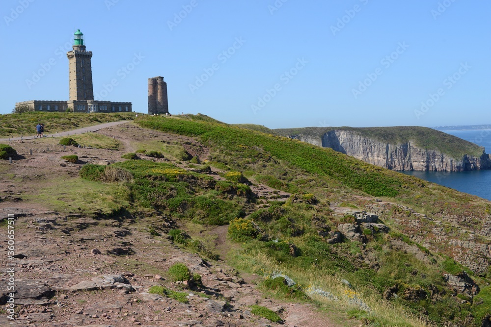 Ancien et nouveaux phare du cap Fréhel dans les Côtes d'Armor en Bretagne