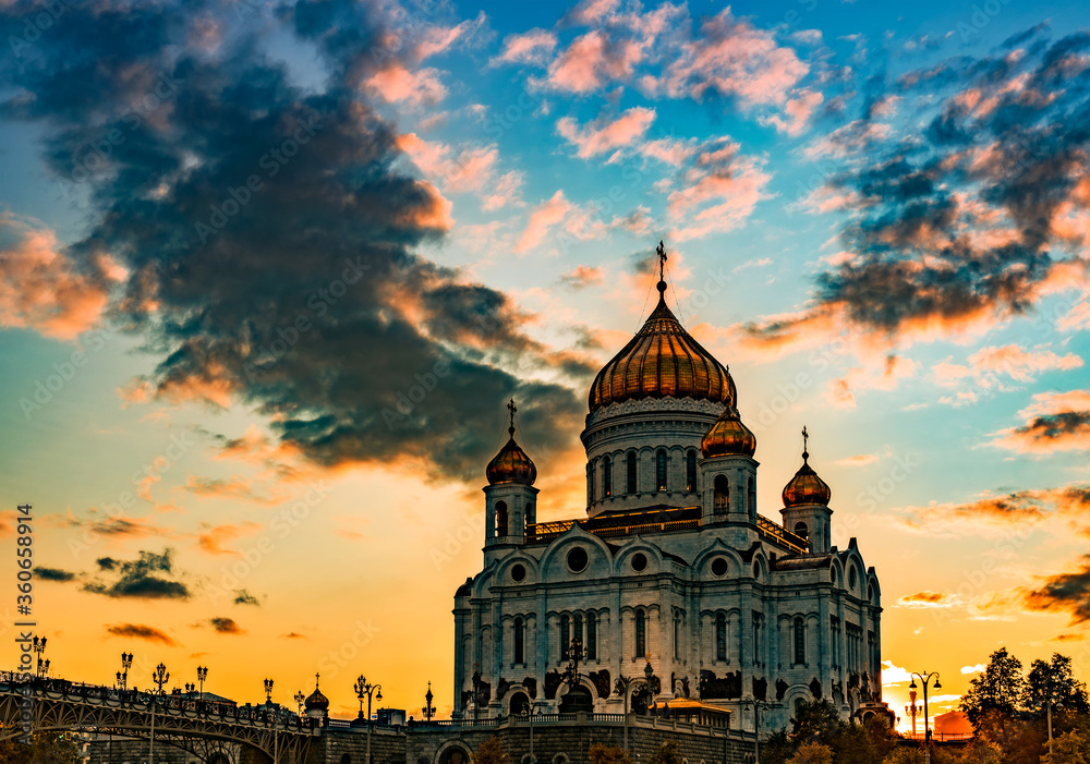 Night view of the Cathedral of Christ the Savior of Moscow.