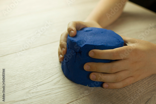 Child playing with kinetic sand.