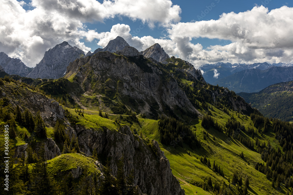 Tannheimer Berge im Sommer vom Füssener Jöchle