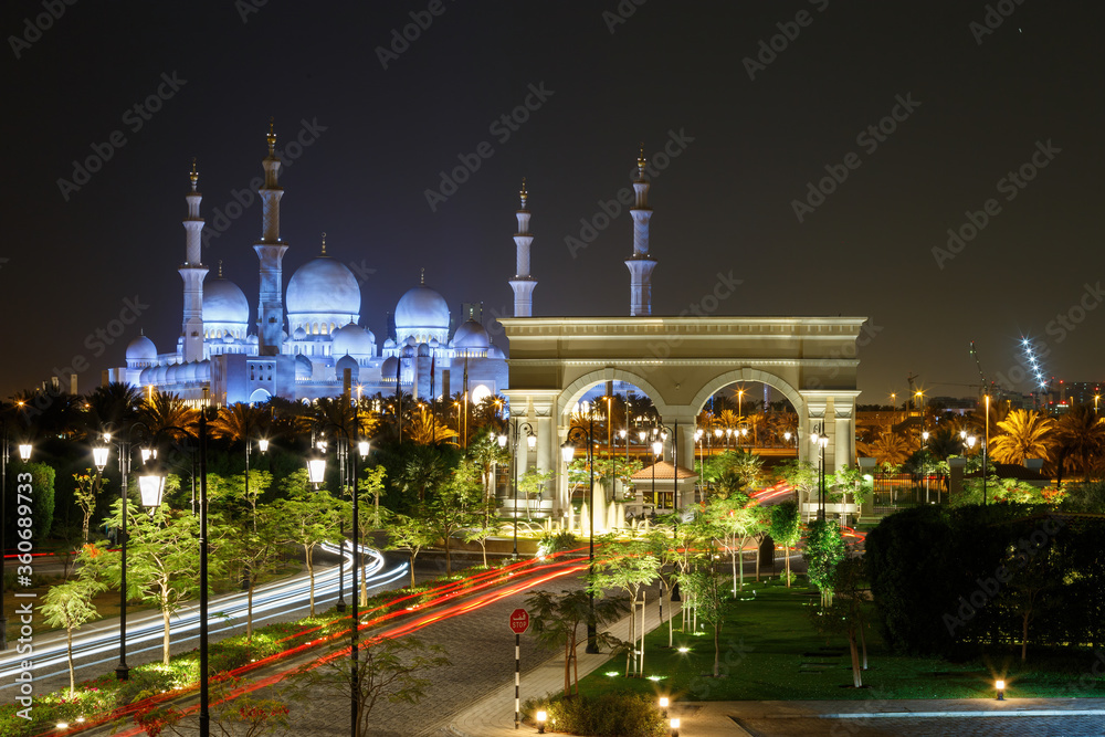 Obraz premium Abu Dhabi, UAE - CIRCA 2020: Beautiful view of Sheik Zayed Grand mosque. Night view of mosque with colorful illumination. Concept of Islam faith and spirituality