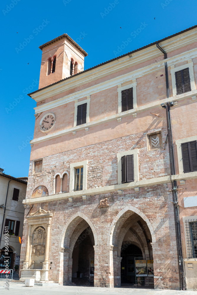 small square in front of the church of san lorenzo of spello