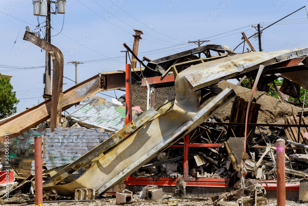 Protest riots in the USA after vandalism revenge, burned businesses damaged Protest riots in the USA after vandalism revenge, burned businesses damaged