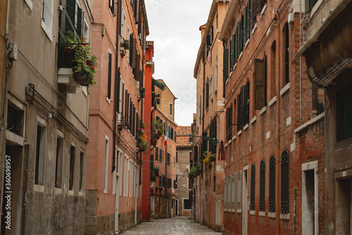 empty alley in Venice, little movement of people, horizontal orientation