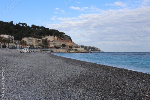 La plage de Nice, plage en galets le long de la mer Méditerranée, ville de Nice, Département des Alpes Maritimes, France photo